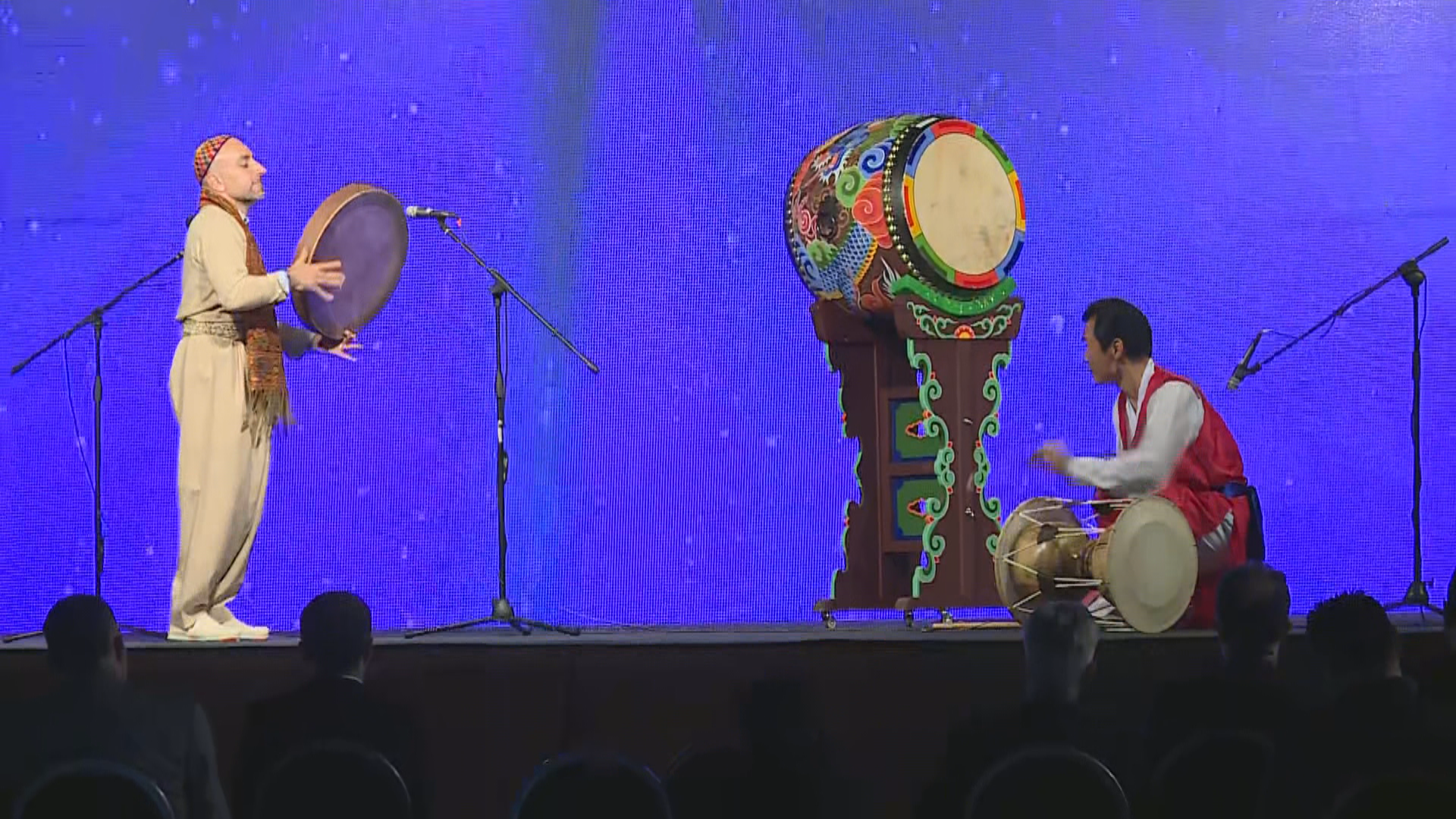 Kurdish drummer Hazhar Zahawi and Choi Kwang-Jin perform live music during the event in Erbil on Thursday, October 14, 2021. Photo: Rudaw